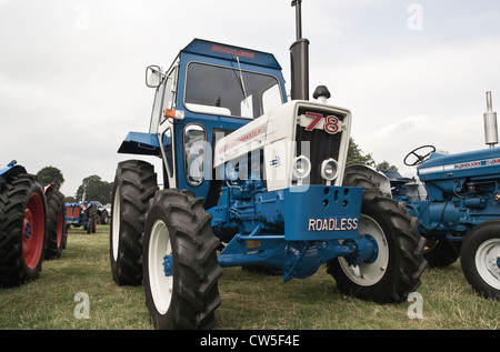 Oldtimer-Traktor-Show Rallye weglosen Vierrad Antrieb Traktor am Messegelände Astle park Stockfoto