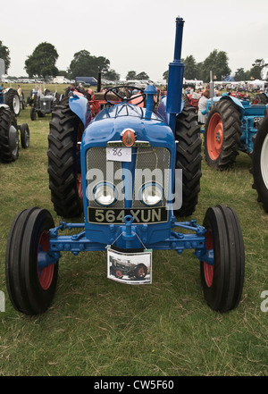 Oldtimer-Traktor-Show Rallye Fordson super großen Traktor im Park Astle Turnierplatz Stockfoto