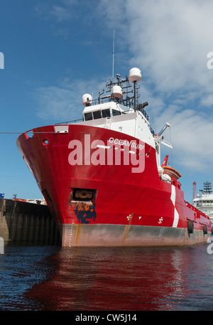 Ein Plattform-Versorgungsschiff im Hafen von Aberdeen Stockfoto