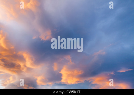 Gewitterwolken im Sonnenuntergang, Hood Canal, Dabob Bay, Seabeck, Washington State, USA Stockfoto