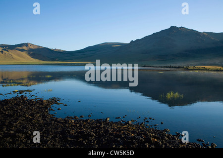 Spiegelung-Gebirge in See Khangai Berge Terkhiin Tsagaan Nuur Khorgo Terkhiin Tsagaan Nuur National Park unabhängig Stockfoto