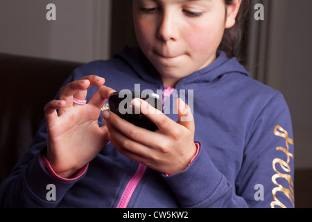 Kind-Texte auf einem Blackberry-Smartphone Stockfoto