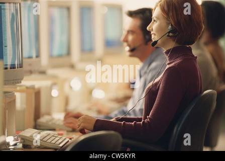 Kundendienstmitarbeiter, die Arbeit in einem Büro Stockfoto