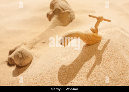 Globale Erwärmung Klimawandel Wasserhahn im Sand Konzept Stockfoto