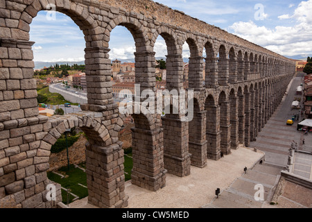 Römisches Aquädukt, Segovia, Spanien, Europa. Blick auf dieses atemberaubende berühmte Symbol von diesem UNESCO-Weltkulturerbe. Stockfoto