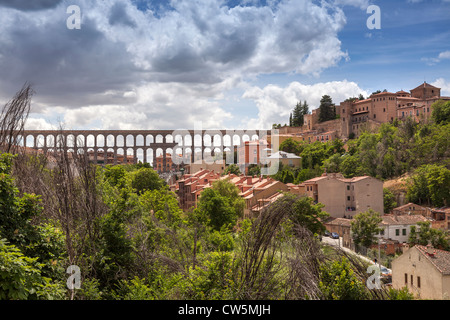 Römisches Aquädukt, Segovia, Spanien, Europa. Blick auf dieses atemberaubende berühmte Symbol von diesem UNESCO-Weltkulturerbe. Stockfoto