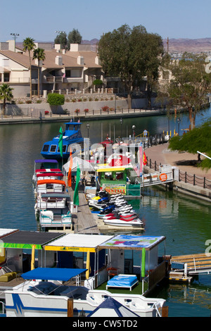 Motorboote auf Lake Havasu in Lake Havasu City, Arizona, USA. Stockfoto