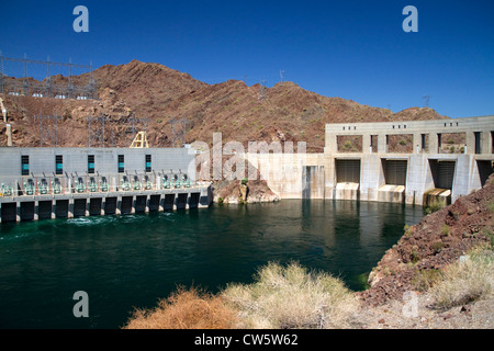 Parker Dam am Colorado River schafft Lake Havasu in La Paz County, Arizona und San Bernardino County, Kalifornien, USA. Stockfoto