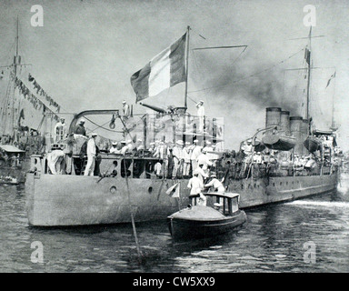 Ersten Weltkrieg. Der französische Zerstörer "Bisson' Rückkehr nach Brindisi (Italien, 1915) Stockfoto