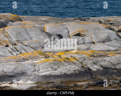 Felsen an der Küste der Nordsee in der Nähe von Stavanger Norwegen abgerundet durch die Eiszeit und das Meer Stockfoto