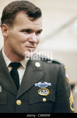 BARRY SADLER (1940-1987) US Army Ex-Combat Medic Aufnahme seiner "Balladen der Green Berets" in den RCA-Studios im Jahr 1966 Stockfoto