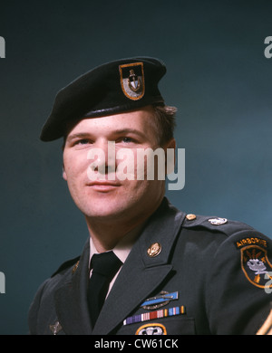 BARRY SADLER (1940-1987) US Army combat Medic in 1966 als seine "Balladen der Green Berets" veröffentlicht wurde. Stockfoto