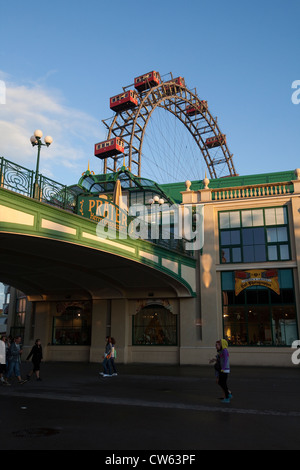 Haupteingang zum Vergnügungspark Prater in Wien Stockfoto