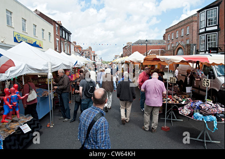 Lymington New Forest französischen Markt auf der High street Stockfoto