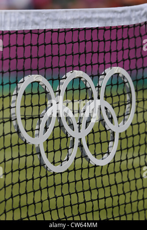Olympische Ringe im Tennis net auf dem Centre Court in Wimbledon, London 2012 Stockfoto