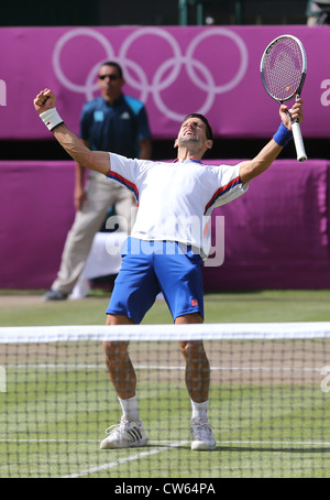 Novak Djokovic (SRB) feiert seinen Sieg in Wimbledon während der Olympischen Spiele 2012 Stockfoto