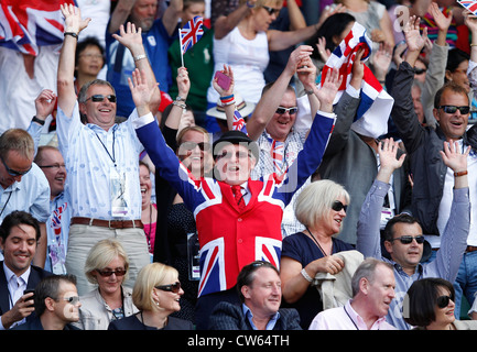 Zuschauer auf der Tribüne in Wimbledon, Olympische Spiele London 2012 feiern Stockfoto