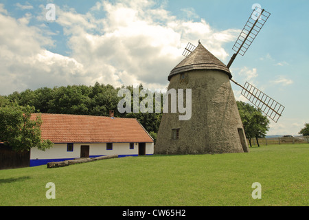 Alte steinerne Windmühle Stockfoto