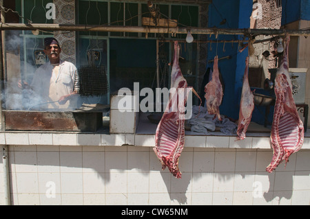 Fleisch für den Verkauf in der alten Medina in Marrakesch, Marokko Stockfoto