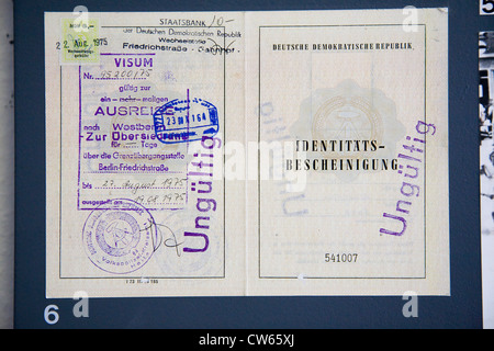 Europa, Deutschland, Brandenburg, Berlin, STASI-Büro, Geheimpolizei, der alten DDR, Autorisierung auf ein Passport-Konto Stockfoto