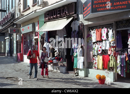 Textillaeden in der Leipziger Straße (Strada Lipscani) in Bukarest Stockfoto