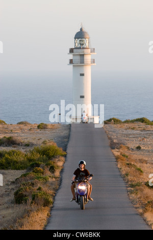 Langer Weg es cap de Barbaria Leuchtturm, Formentera Stockfoto