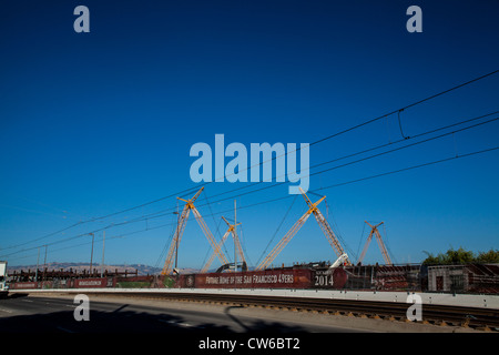 Kraniche auf dem Gelände des neuen San Francisco Vierzig Niners Stadion in Santa Clara Kalifornien.  Jetzt namens Levi es Stadium Stockfoto