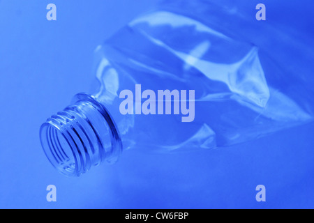 Zerkleinerte Kunststoff-Flasche Stockfoto