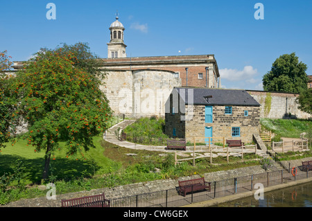 Raindale Mill am Ufer des Flusses Foss im Sommer York North Yorkshire England UK United Kingdom GB Great Britain Stockfoto