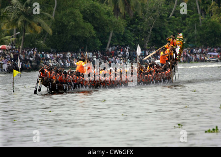 Ruderer von nehru Trophy Snakeboat Race oder Chundan Vallam Rennen in alappuzha Back Waters früher bekannt alleppey, kerala, indien, Schlangenboot Rennen Stockfoto