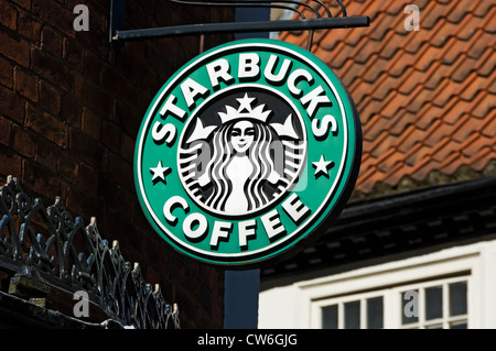 Nahaufnahme von Starbucks Coffee Shop Café Außenschilder im Freien Schild York North Yorkshire England Großbritannien Großbritannien Großbritannien Großbritannien Großbritannien Großbritannien Großbritannien Großbritannien Großbritannien Großbritannien Großbritannien Großbritannien Großbritannien Großbritannien Großbritannien Großbritannien Großbritannien Großbritannien Großbritannien Großbritannien Großbritannien Stockfoto