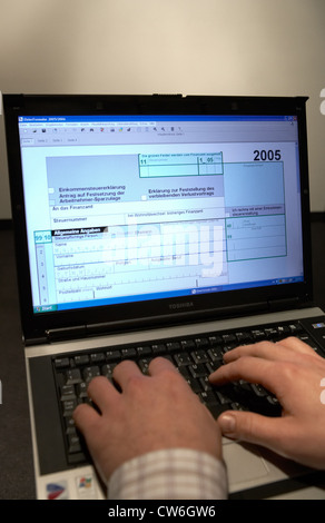 Elektronische Steuererklärung am PC mit der Elster Stockfoto