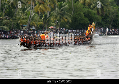 Ruderer von nehru Trophy Snakeboat Race oder Chundan Vallam Rennen in alappuzha Back Waters früher bekannt alleppey, kerala, indien, Schlangenboot Rennen Stockfoto