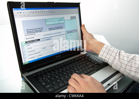 Elektronische Steuererklärung am PC mit der Elster Stockfoto
