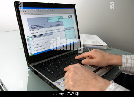 Elektronische Steuererklärung am PC mit der Elster Stockfoto
