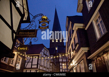 beleuchtete Altstadt von Hatting in der Weihnachtszeit, Hattingen, Ruhrgebiet, Nordrhein-Westfalen, Deutschland Stockfoto