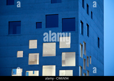 Zollverein School of Management und Design in der Dämmerung, Essen, Ruhrgebiet, Nordrhein-Westfalen, Deutschland Stockfoto