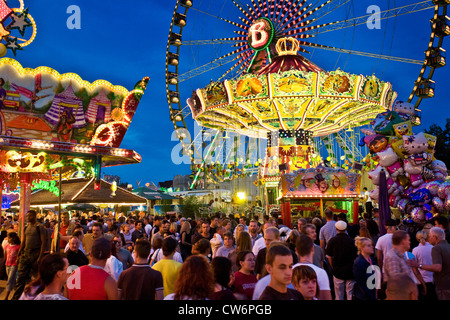 Menschen auf der Kirmes, Herne, Ruhrgebiet, Nordrhein-Westfalen, Deutschland Stockfoto
