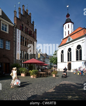 Marktplatz mit gotischen Haus und Kirche, Xanten, Ruhrgebiet, Nordrhein-Westfalen, Deutschland Stockfoto