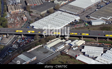 Luftaufnahme des ein Werbegag Dunlop Racing LKW auf den Straßen von Birmingham Stockfoto