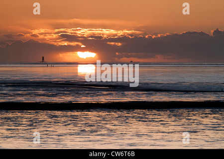 Leuchtturm Obereversand am Abend, Deutschland, Niedersachsen, Dorum-Neufeld Stockfoto