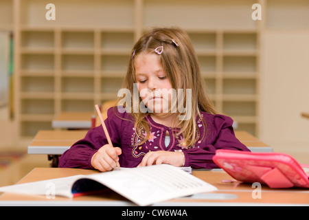 Schülerinnen und Schüler in der Schule Stockfoto