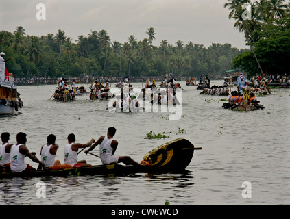 Ruderer von nehru Trophy Snakeboat Race oder Chundan Vallam Rennen in alappuzha Back Waters früher bekannt alleppey, kerala, indien, Schlangenboot Rennen Stockfoto