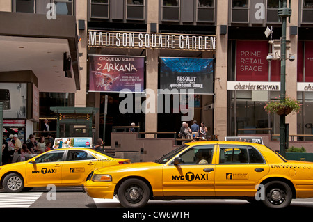 Der Eingang zur Pennsylvania Station und Madison Square Garden in New York 7 th Avenue Stockfoto