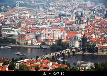 Der Blick vom Observatorium Turm der Prager Karlsbrücke und Teyn Chruch, Tschechische Republik, Prag Stockfoto