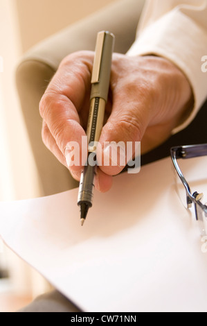 Notizen in Business-Meetings treffen Notiz schreiben schreiben Jot Stift Hand notieren Stockfoto