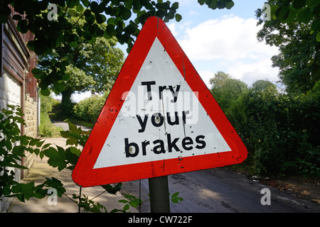 versuchen Sie Ihre Bremsen Warnzeichen nach Ford quer über die Straße Bardsey Yorkshire UK Stockfoto