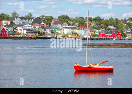 Blick auf den Hafen und die Uferpromenade von Lunenburg, Nova Scotia, Kanada. Stockfoto