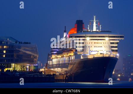 Kreuzfahrt Schiff Queen Mary 2 am Cruise Center in der Hamburger Hafen, Deutschland, Hamburg Stockfoto