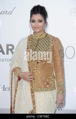 Aishwarya Rai Bachchan kommt für das AmfAR-Kino gegen AIDS nutzen im Hotel du Cap-Eden-Roc. Stockfoto